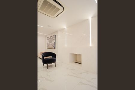 Casa de condomínio à venda com 356m², 5 quartos e 4 vagas Casa de condomínio à venda com 356m², 5 quartos e 4 vagasSala