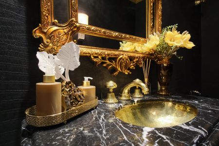 Casa de condomínio à venda com 356m², 5 quartos e 4 vagas Casa de condomínio à venda com 356m², 5 quartos e 4 vagasLavabo