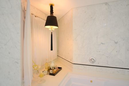 Casa de condomínio à venda com 356m², 5 quartos e 4 vagas Casa de condomínio à venda com 356m², 5 quartos e 4 vagasBanheiro da Suíte 1