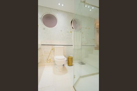 Casa de condomínio à venda com 356m², 5 quartos e 4 vagas Casa de condomínio à venda com 356m², 5 quartos e 4 vagasBanheiro da Suíte 1