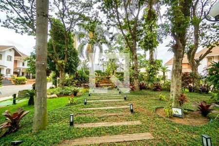 Casa de condomínio à venda com 356m², 5 quartos e 4 vagas Casa de condomínio à venda com 356m², 5 quartos e 4 vagasÁrea comum