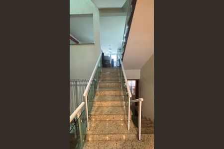 Casa à venda com 276m², 3 quartos e 3 vagasEscada