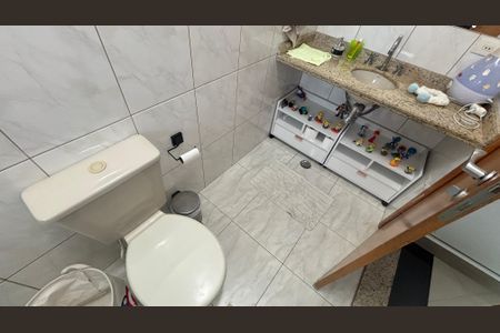 Casa à venda com 276m², 3 quartos e 3 vagasBanheiro da Suíte 2