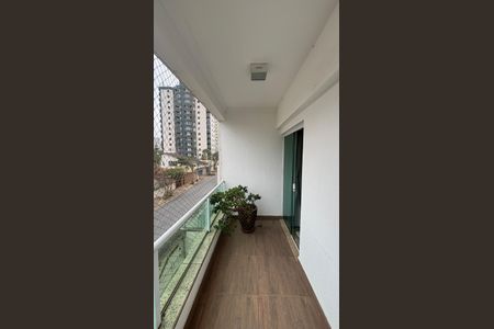 Casa à venda com 276m², 3 quartos e 3 vagasSuite Varanda