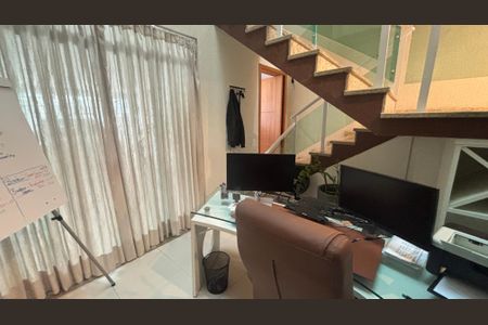 Casa à venda com 276m², 3 quartos e 3 vagasEscritório