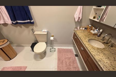 Casa à venda com 276m², 3 quartos e 3 vagasBanheiro da Suíte