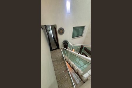 Casa à venda com 276m², 3 quartos e 3 vagasEscada