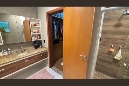 Casa à venda com 276m², 3 quartos e 3 vagasBanheiro da Suíte