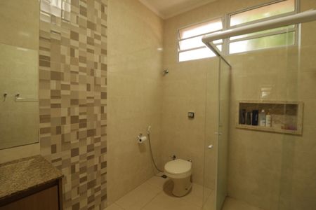 Casa para alugar com 358m², 3 quartos e 6 vagasBanheiro Social