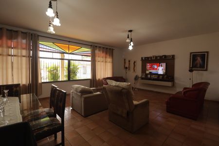 Casa para alugar com 358m², 3 quartos e 6 vagasSala