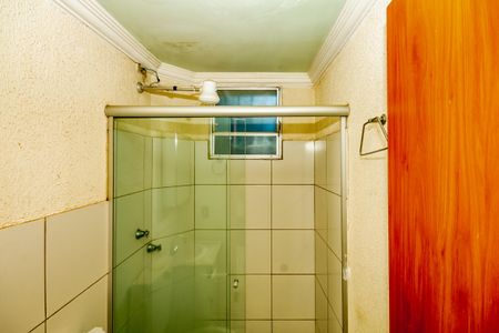 Banheiro de apartamento para alugar com 2 quartos, 48m² em Piratininga, Belo Horizonte