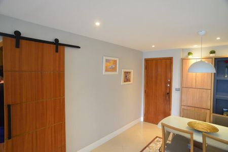 Sala de apartamento para alugar com 1 quarto, 60m² em Barra da Tijuca, Rio de Janeiro