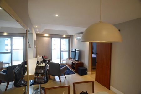 Sala de apartamento para alugar com 1 quarto, 60m² em Barra da Tijuca, Rio de Janeiro