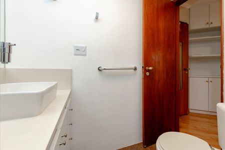 Apartamento à venda com 75m², 2 quartos e 2 vagasBanheiro da Suíte