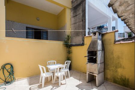 Casa à venda com 230m², 3 quartos e 2 vagas Casa à venda com 230m², 3 quartos e 2 vagasÁrea Externa Casa 2