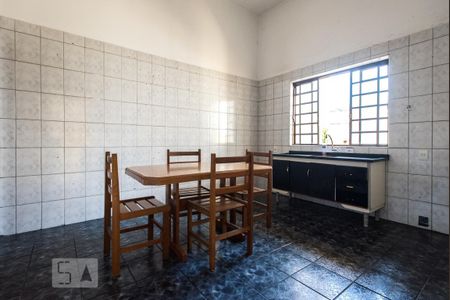 Casa à venda com 230m², 3 quartos e 2 vagas Casa à venda com 230m², 3 quartos e 2 vagasCozinha Casa 2