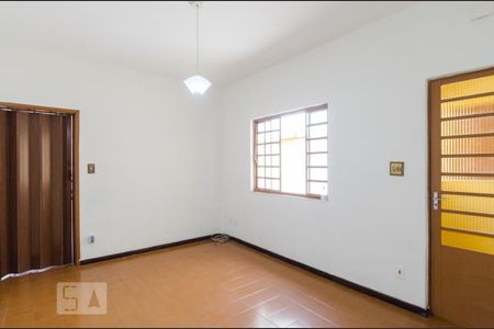 Casa à venda com 230m², 3 quartos e 2 vagas Casa à venda com 230m², 3 quartos e 2 vagasSala Casa 1