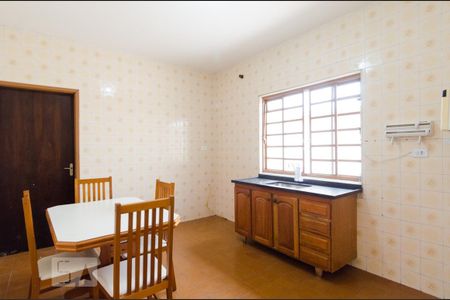 Casa à venda com 230m², 3 quartos e 2 vagas Casa à venda com 230m², 3 quartos e 2 vagasCozinha Casa 1