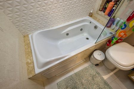 Apartamento à venda com 83m², 2 quartos e 1 vagaBanheiro da Suíte