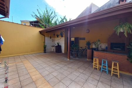 Casa à venda com 197m², 4 quartos e 4 vagasQuintal