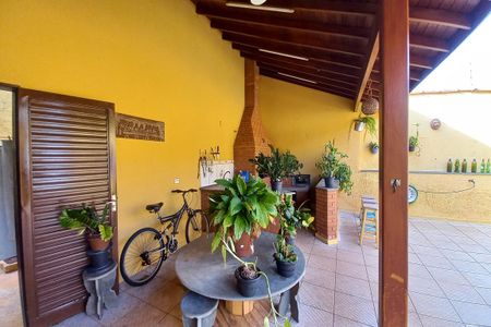 Casa à venda com 197m², 4 quartos e 4 vagasÁrea comum - Churrasqueira