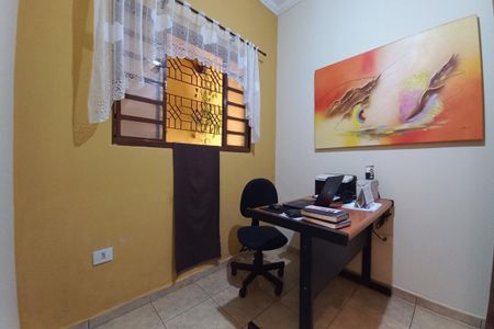 Casa à venda com 197m², 4 quartos e 4 vagasEscritório