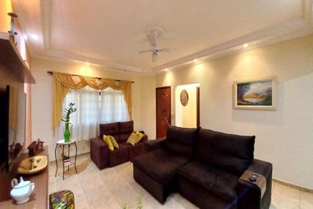 Casa à venda com 197m², 4 quartos e 4 vagasSala