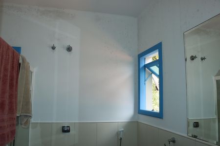 Casa de condomínio para alugar com 300m², 5 quartos e 4 vagasBanheiro da Suíte 2