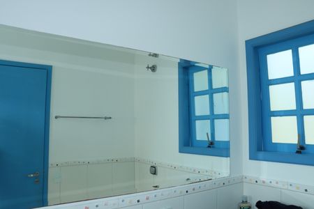 Casa de condomínio para alugar com 300m², 5 quartos e 4 vagasBanheiro da Suíte 5