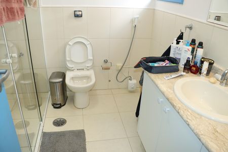 Casa de condomínio para alugar com 300m², 5 quartos e 4 vagasBanheiro da Suíte 2