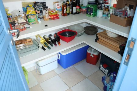 Casa de condomínio para alugar com 300m², 5 quartos e 4 vagasDespensa