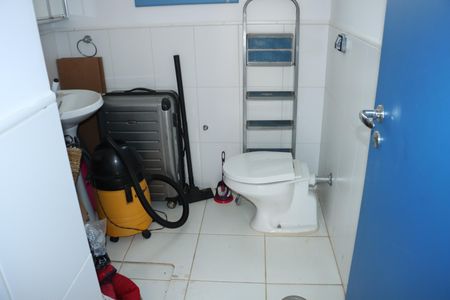 Casa de condomínio para alugar com 300m², 5 quartos e 4 vagasBanheiro de Serviço