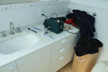 Casa de condomínio para alugar com 300m², 5 quartos e 4 vagasBanheiro da Suíte 5