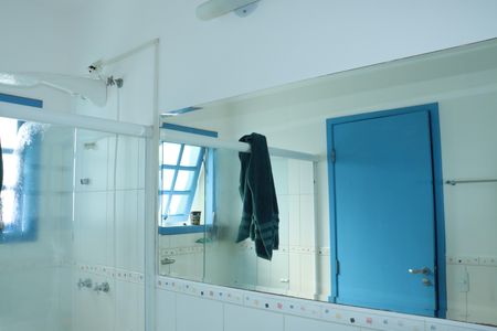 Casa de condomínio para alugar com 300m², 5 quartos e 4 vagasBanheiro da Suíte 5