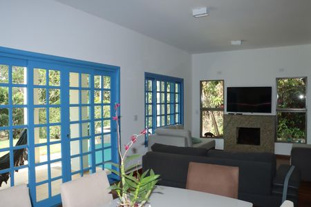 Sala de casa de condomínio para alugar com 5 quartos, 300m² em Jardim Colibri, Cotia