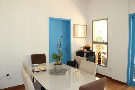 Casa de condomínio para alugar com 300m², 5 quartos e 4 vagasSala