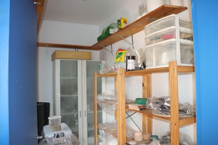 Casa de condomínio para alugar com 300m², 5 quartos e 4 vagasDepósito