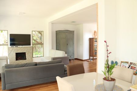 Sala de casa de condomínio para alugar com 5 quartos, 300m² em Jardim Colibri, Cotia