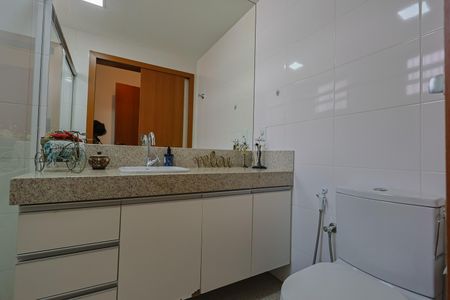 Apartamento à venda com 202m², 4 quartos e 3 vagasBanheiro da Suíte