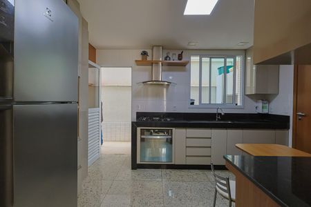 Apartamento à venda com 202m², 4 quartos e 3 vagasCozinha