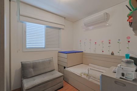 Apartamento à venda com 202m², 4 quartos e 3 vagasQuarto 2