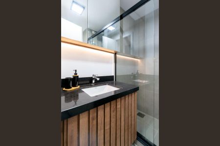 Banheiro de kitnet/studio para alugar com 1 quarto, 30m² em Auxiliadora, Porto Alegre