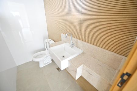 Casa de condomínio para alugar com 153m², 3 quartos e 2 vagasBanheiro da Suíte 1