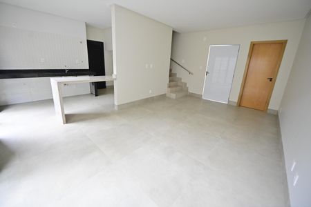 Casa de condomínio para alugar com 153m², 3 quartos e 2 vagasSala