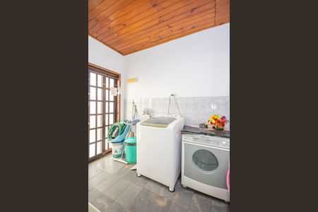 Casa à venda com 270m², 2 quartos e 3 vagas Casa à venda com 270m², 2 quartos e 3 vagasÁrea de Serviço