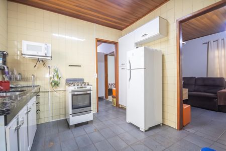 Casa à venda com 270m², 2 quartos e 3 vagas Casa à venda com 270m², 2 quartos e 3 vagasCozinha