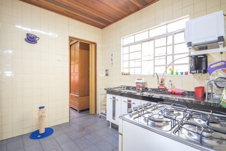 Casa à venda com 270m², 2 quartos e 3 vagas Casa à venda com 270m², 2 quartos e 3 vagasCozinha
