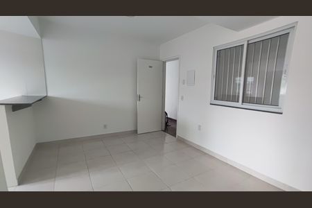 Sala de apartamento para alugar com 1 quarto, 40m² em Curicica, Rio de Janeiro