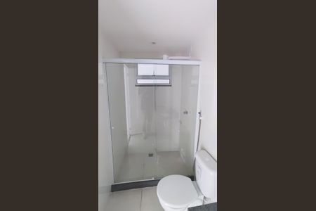 Banheiro de apartamento para alugar com 1 quarto, 40m² em Curicica, Rio de Janeiro