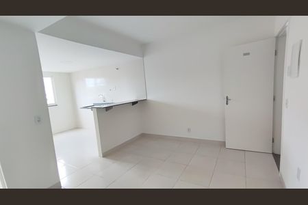 Sala de apartamento para alugar com 1 quarto, 40m² em Curicica, Rio de Janeiro